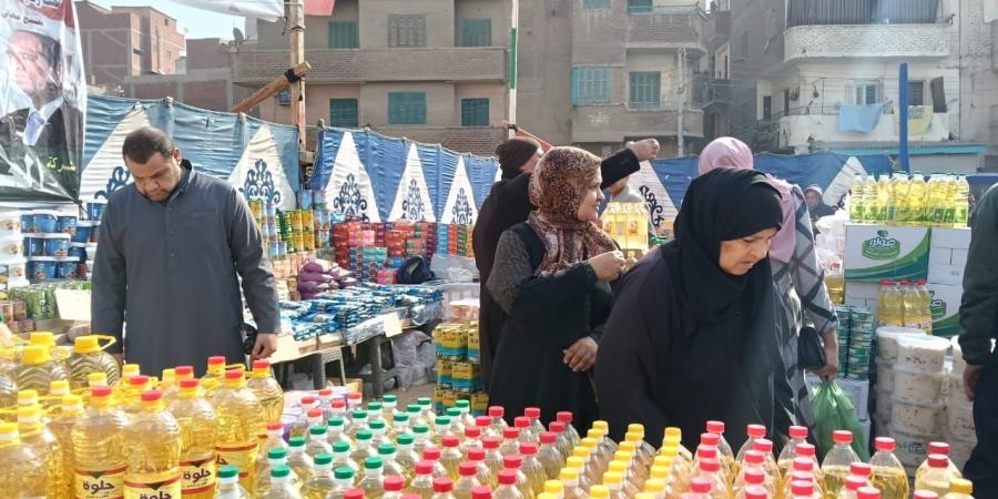 للأسبوع الثالث.. إقبال كثيف على "سوق اليوم الواحد" بمدينة الزقازيق |صور - خليج نيوز