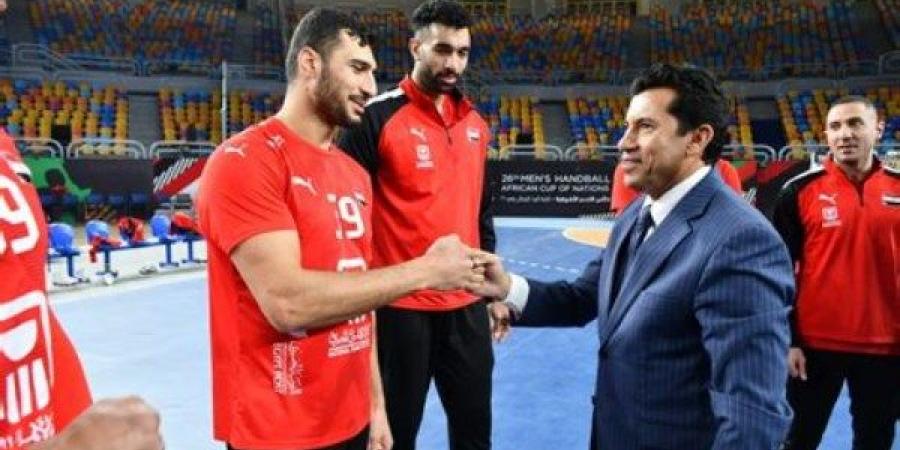 سفير مصر بكرواتيا يزور منتخب اليد قبل مواجهة سلوفينيا ببطولة العالم - خليج نيوز