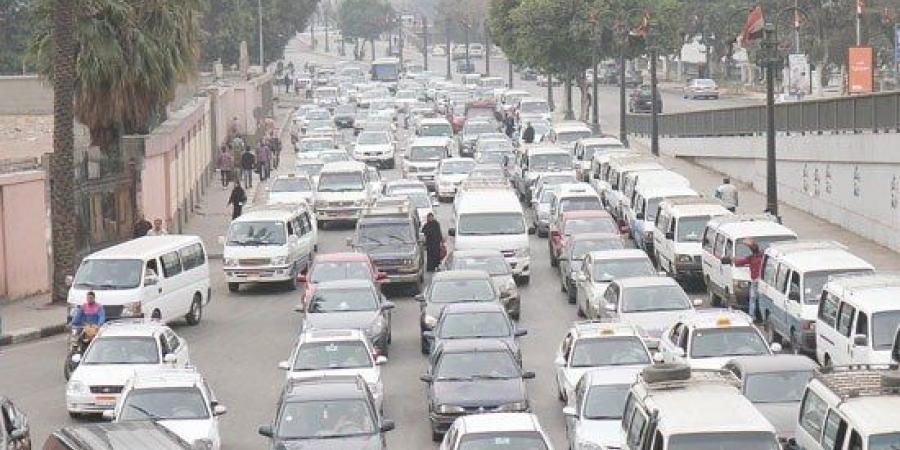 اعرف طريقك.. كثافات مرورية على أغلب ميادين وشوارع القاهرة والجيزة - خليج نيوز