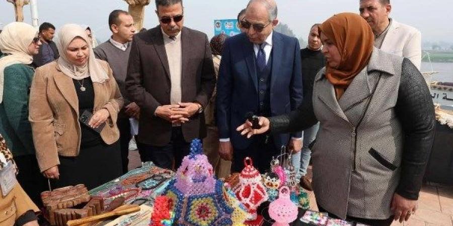 محافظ المنيا يفتتح معرض أيادي مصر للحرف اليدوية والمشروعات الصغيرة - خليج نيوز