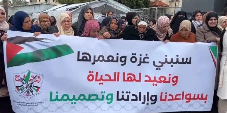 غزة أرضنا ولن نرحل.. فلسطينيون في دير البلح يحتجون على تصريحات ترامب| فيديو - خليج نيوز