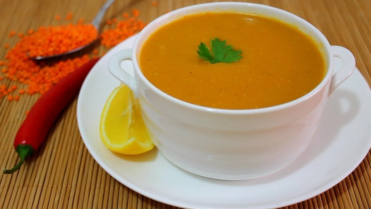 شوربة العدس بالكمون والسمن البلدي