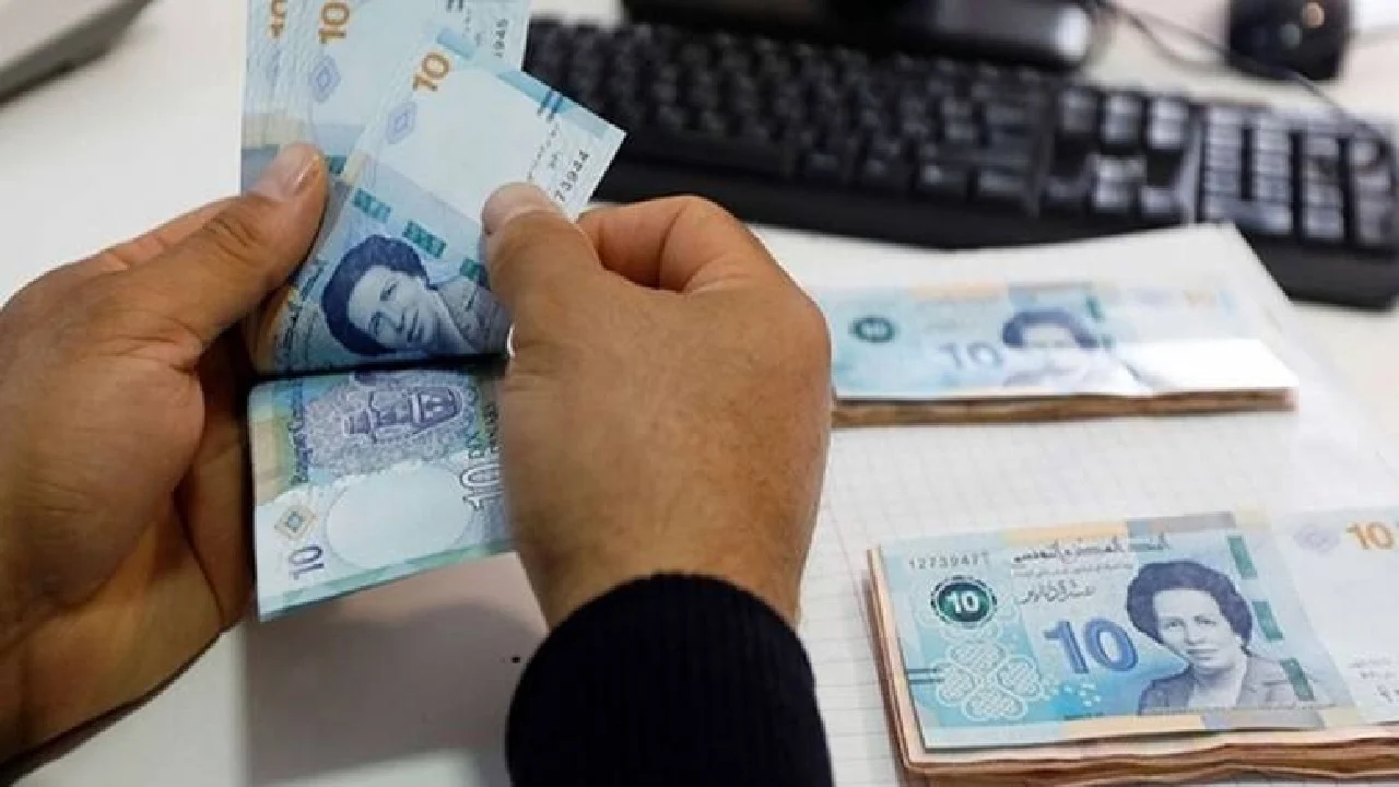 صرف رواتب المتقاعدين في تونس