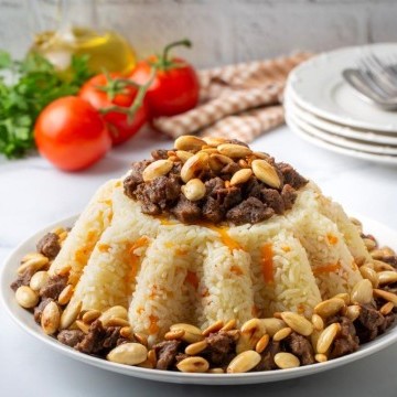 عمل أرز الحشوة الحار باللحمة المفرومة